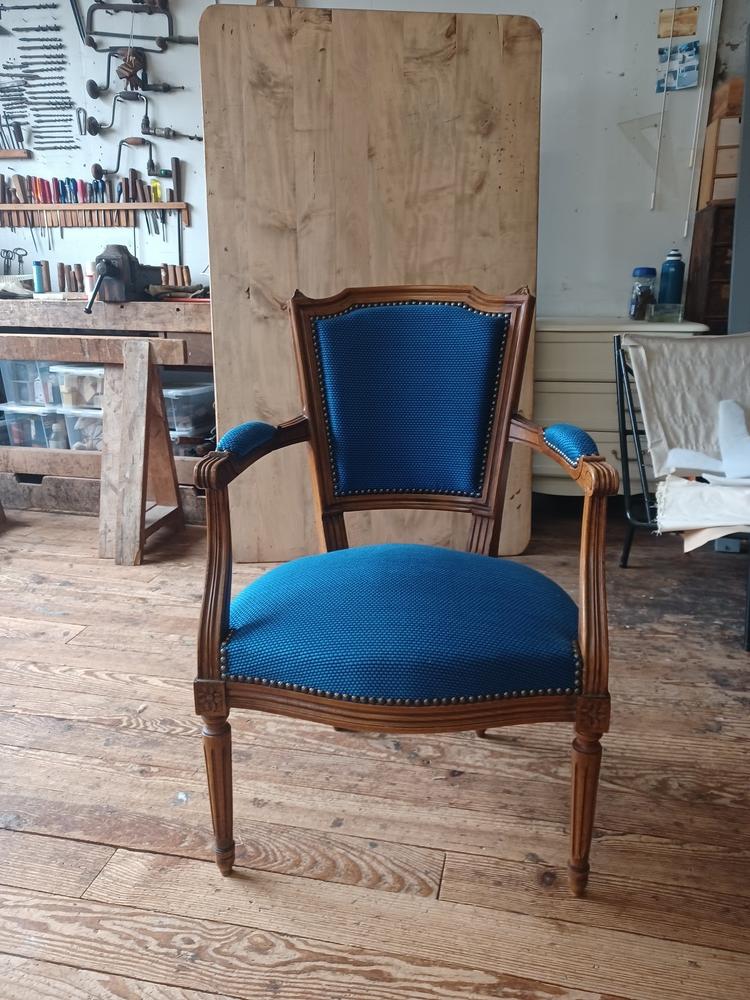 Restauration d'un fauteuil cabriolet Louis XVI, sur la commune de Gradignan