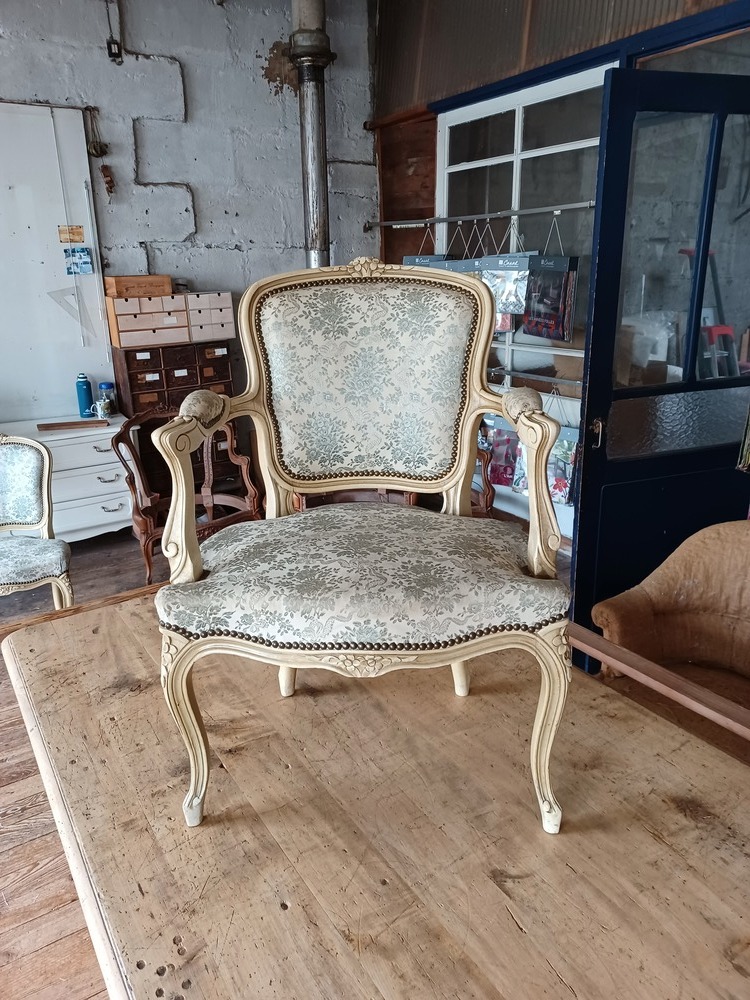 Tapissier Décorateur à Talence – Avant restauration et confection sur mesure